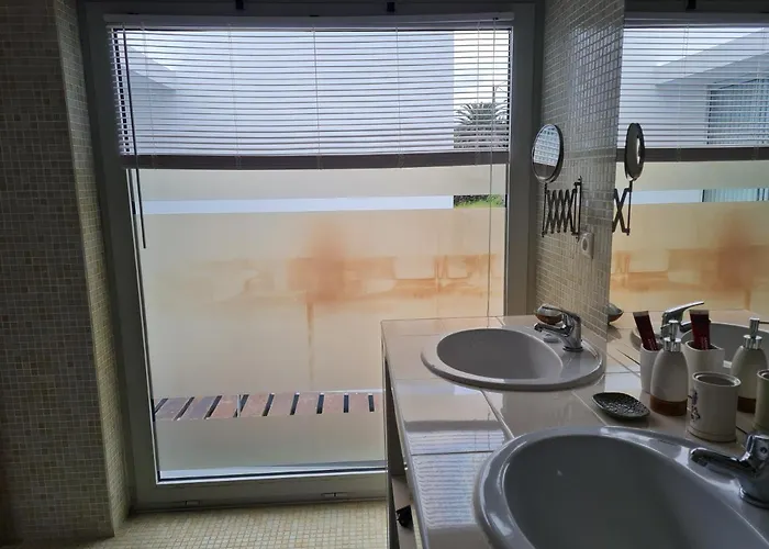 לינה וארוחת בוקר Casa Da Ribeira 4*